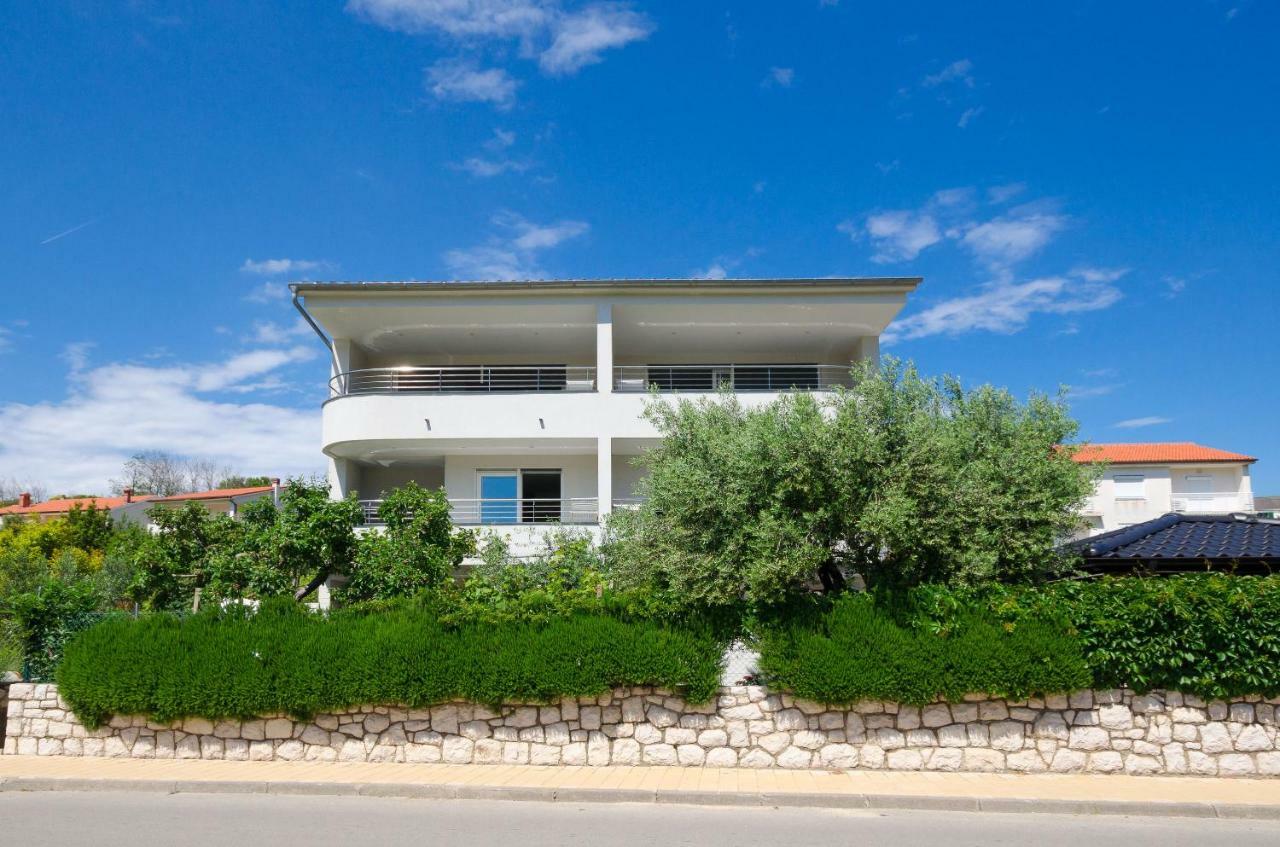 לופאר Apartments Zorka מראה חיצוני תמונה