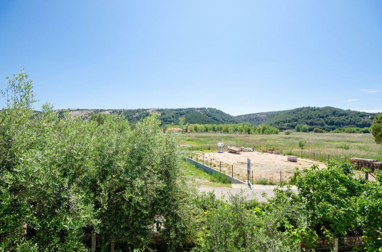 לופאר Apartments Zorka מראה חיצוני תמונה