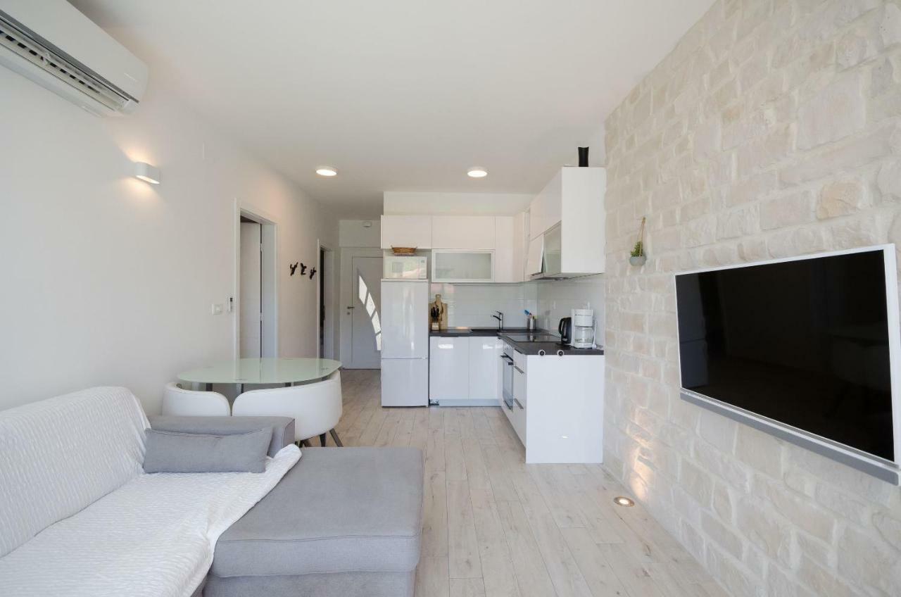 לופאר Apartments Zorka מראה חיצוני תמונה