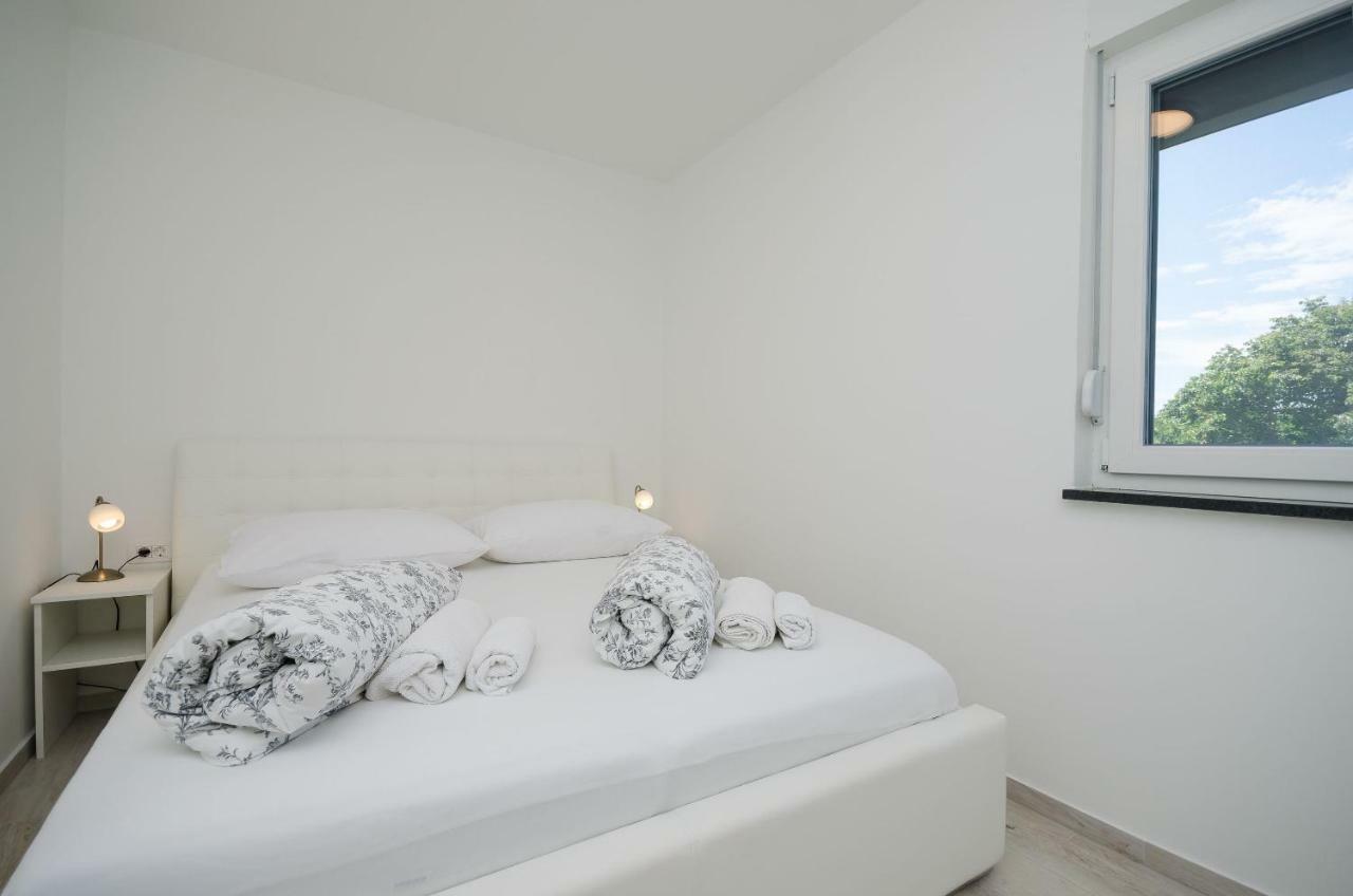 לופאר Apartments Zorka מראה חיצוני תמונה